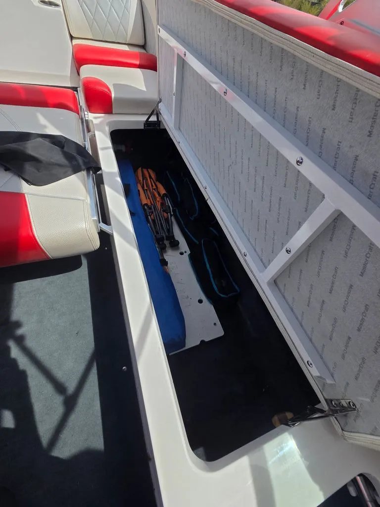 Slide: The Image of MasterCraft X46 2015 - 17