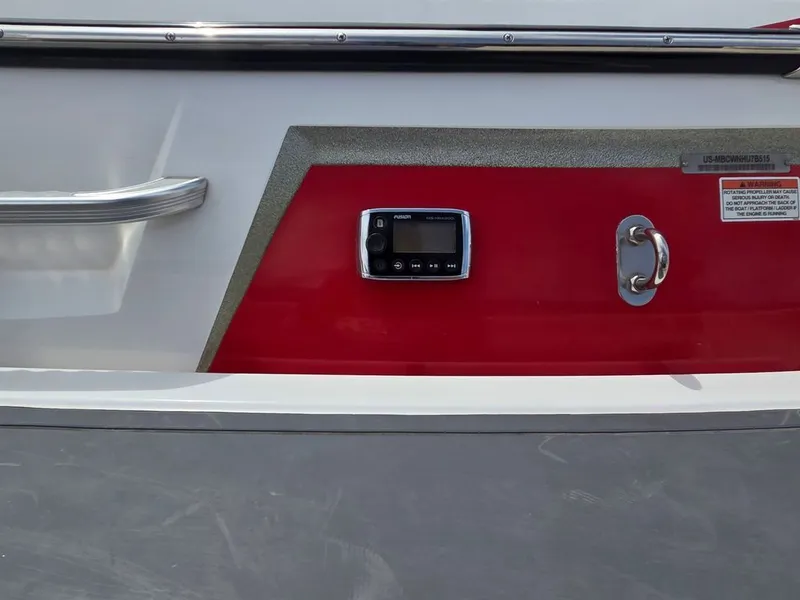 Slide: The Image of MasterCraft X46 2015 - 40