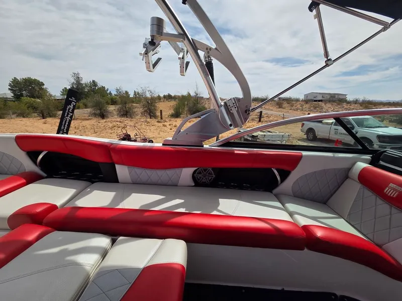 Slide: The Image of MasterCraft X46 2015 - 6