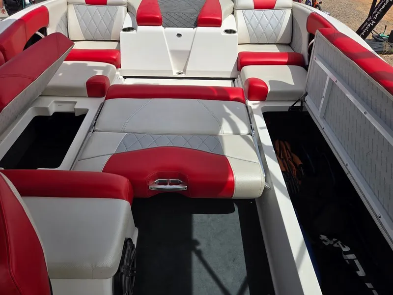 Slide: The Image of MasterCraft X46 2015 - 7