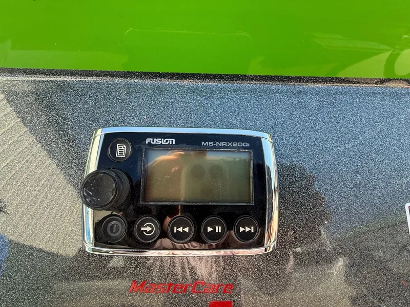 Slide: The Image of MasterCraft X25 2015 - 12