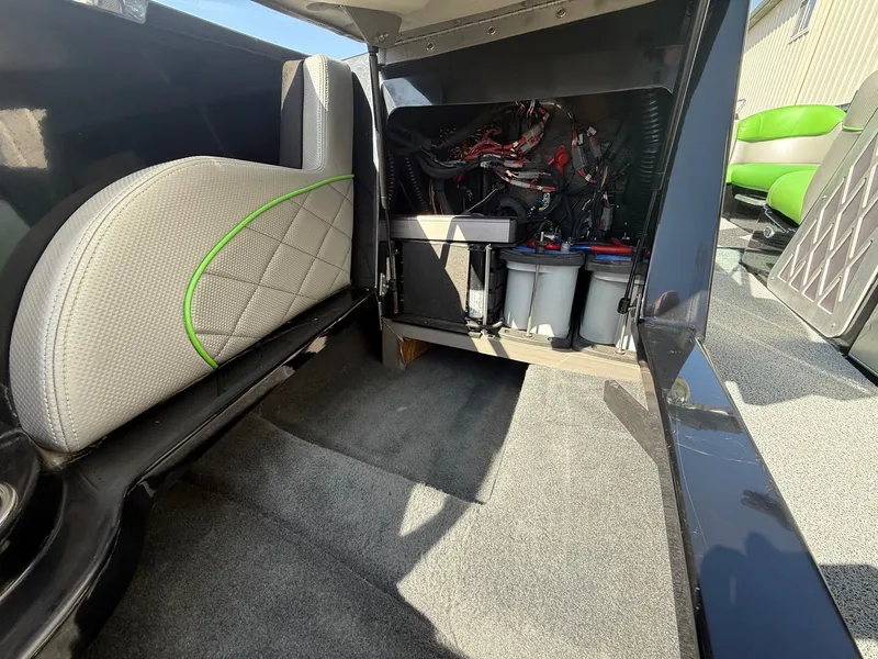 Slide: The Image of MasterCraft X25 2015 - 15