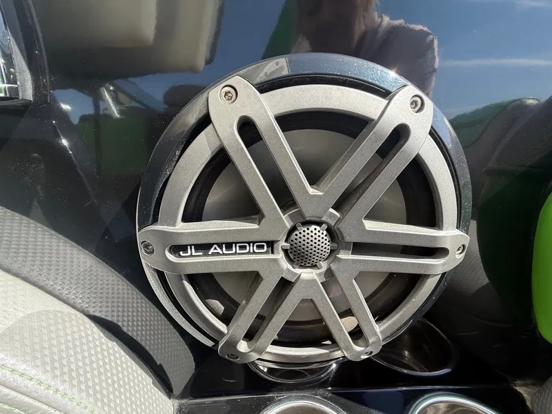 Slide: The Image of MasterCraft X25 2015 - 17