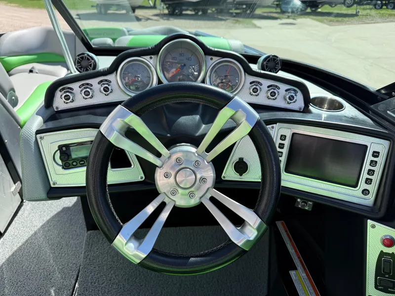 Slide: The Image of MasterCraft X25 2015 - 22