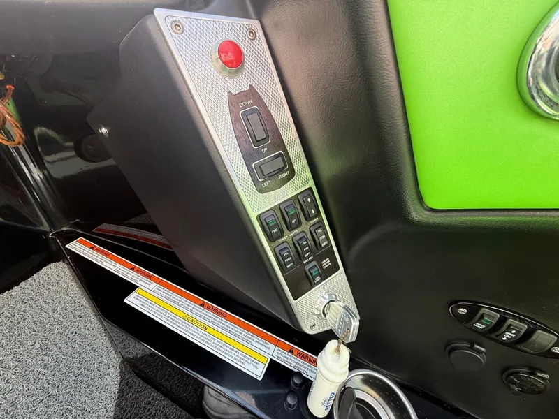 Slide: The Image of MasterCraft X25 2015 - 23