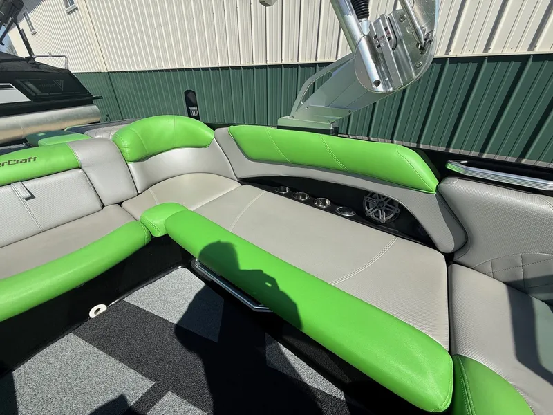 Slide: The Image of MasterCraft X25 2015 - 29