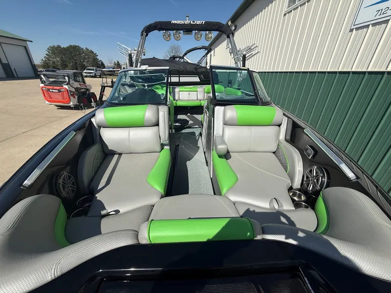 Slide: The Image of MasterCraft X25 2015 - 3