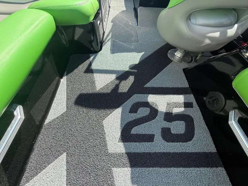 Slide: The Image of MasterCraft X25 2015 - 33