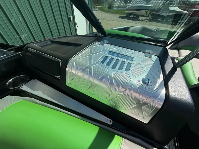 Slide: The Image of MasterCraft X25 2015 - 34