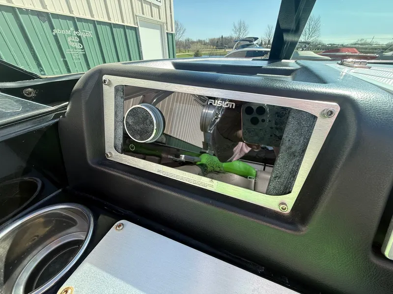 Slide: The Image of MasterCraft X25 2015 - 35