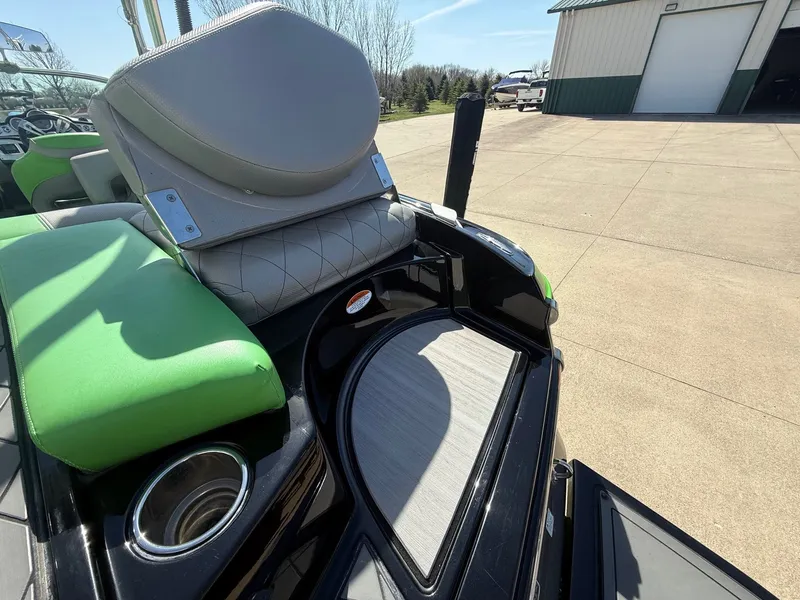 Slide: The Image of MasterCraft X25 2015 - 37