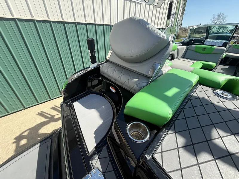 Slide: The Image of MasterCraft X25 2015 - 38