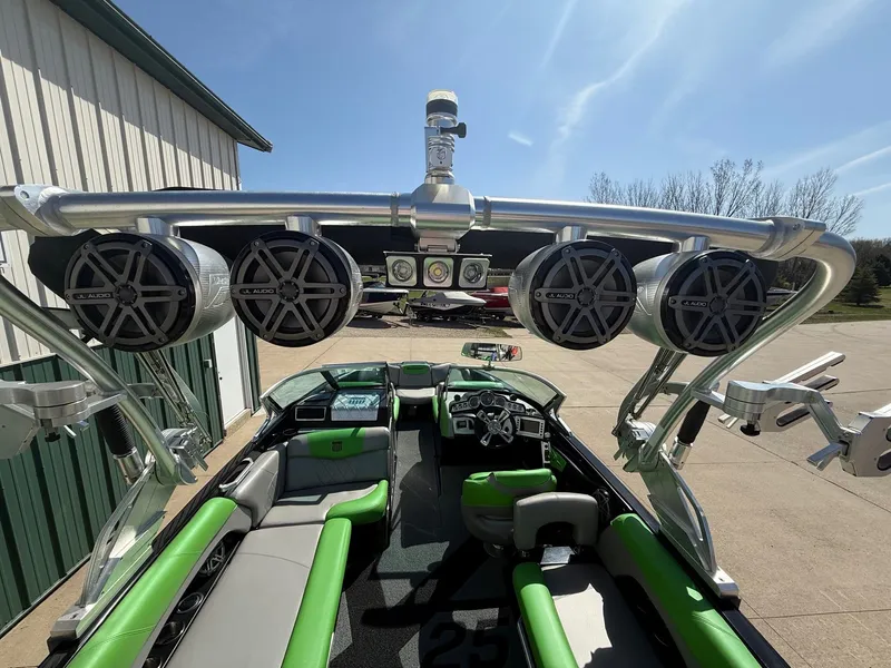 Slide: The Image of MasterCraft X25 2015 - 44