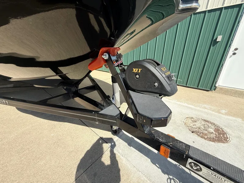 Slide: The Image of MasterCraft X25 2015 - 48