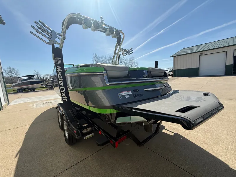 Slide: The Image of MasterCraft X25 2015 - 6