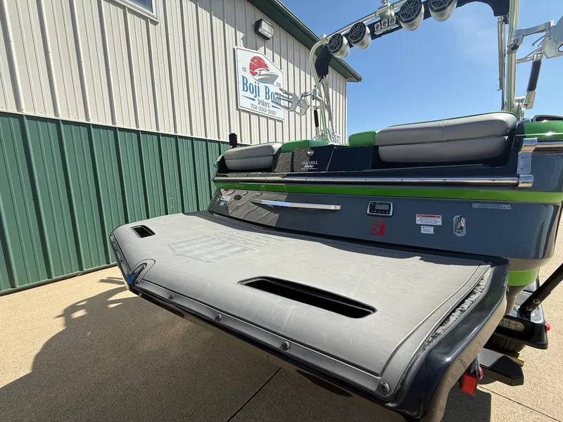 Slide: The Image of MasterCraft X25 2015 - 7