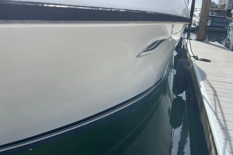 Slide: The Image of 1996 Bayliner 3255 Avanti docked, showcasing sleek hull design and marina setting. - 4