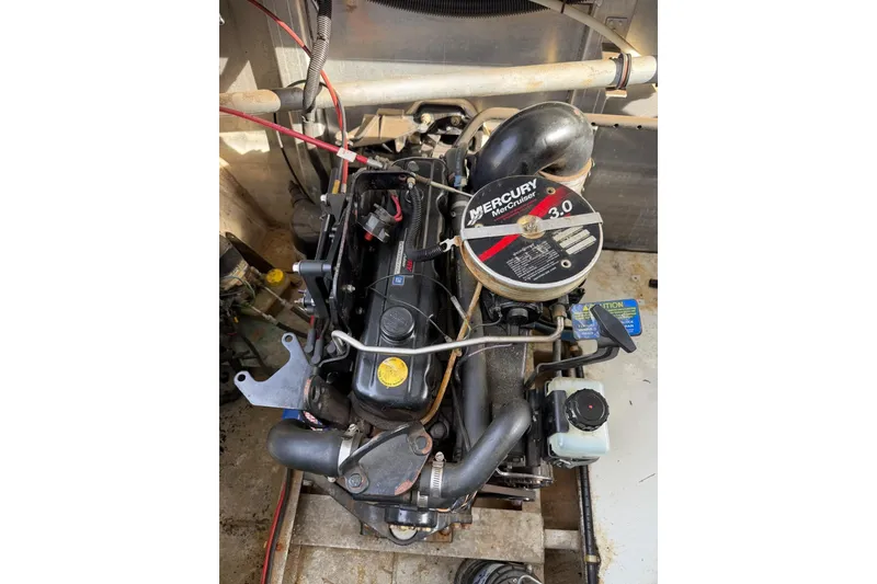 Slide: The Image of Mercury MerCruiser 3.0 engine in a 2000 Sunstar 16x65 boat, detailed view. - 39
