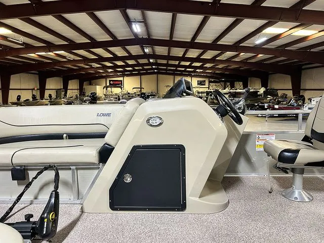 Slide: The Image of Lowe Ultra 160 Cruise 2019 - 10