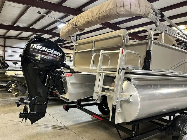 Slide: The Image of Lowe Ultra 160 Cruise 2019 - 13