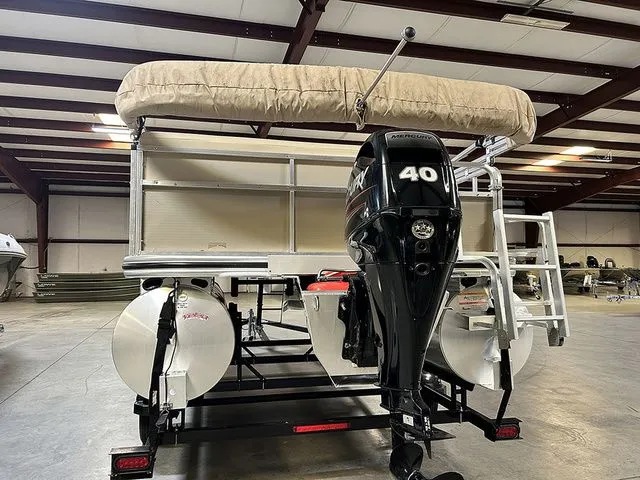 Slide: The Image of Lowe Ultra 160 Cruise 2019 - 14