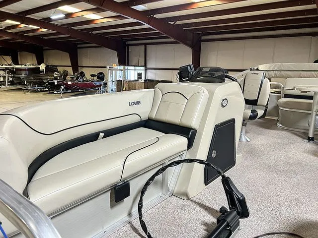 Slide: The Image of Lowe Ultra 160 Cruise 2019 - 8