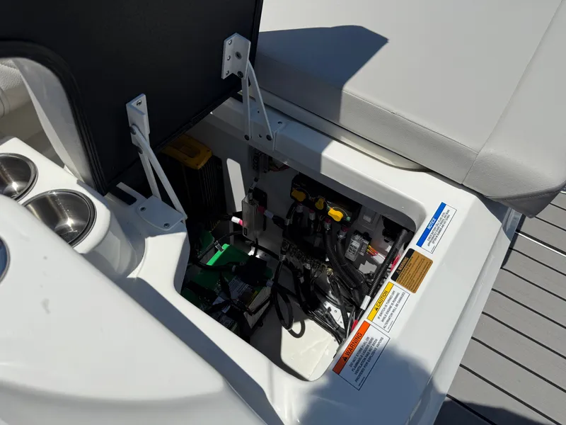 Slide: The Image of Sea Ray SDX 230 Outboard 2026 - 22