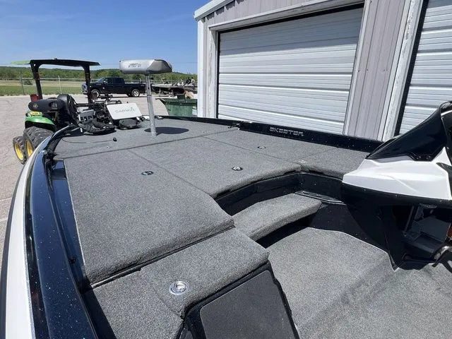 Slide: The Image of Skeeter FXR 21 2023 - 5