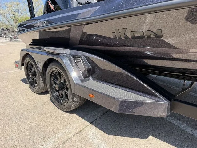 Slide: The Image of Ikon Boats LXE21 2026 - 10