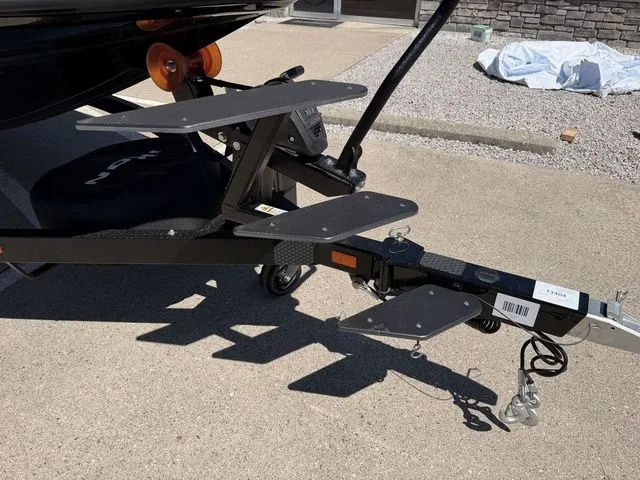 Slide: The Image of Ikon Boats LXE21 2026 - 12