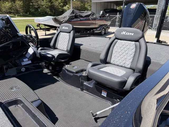 Slide: The Image of Ikon Boats LXE21 2026 - 15