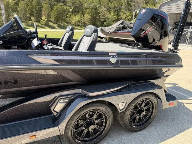 Slide: The Image of Ikon Boats LXE21 2026 - 16