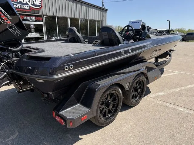 Slide: The Image of Ikon Boats LXE21 2026 - 4