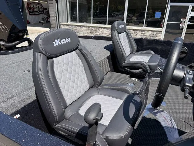 Slide: The Image of Ikon Boats LXE21 2026 - 7