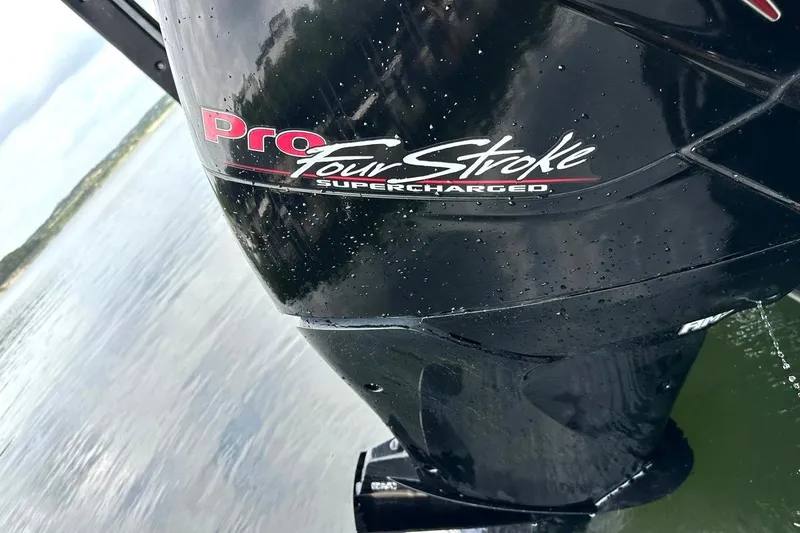 Slide: The Image of 2018 Harris Grand Mariner 250 with Pro FourStroke supercharged engine on water. - 38