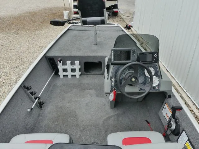 Slide: The Image of Tracker Pro 160 2016 - 10