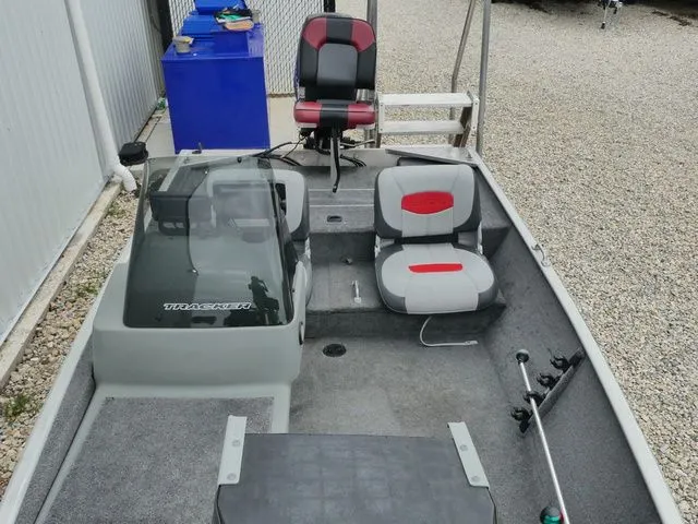 Slide: The Image of Tracker Pro 160 2016 - 12