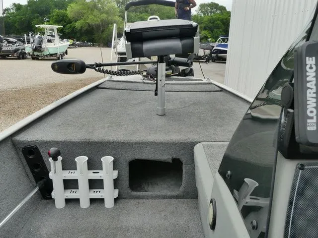 Slide: The Image of Tracker Pro 160 2016 - 14