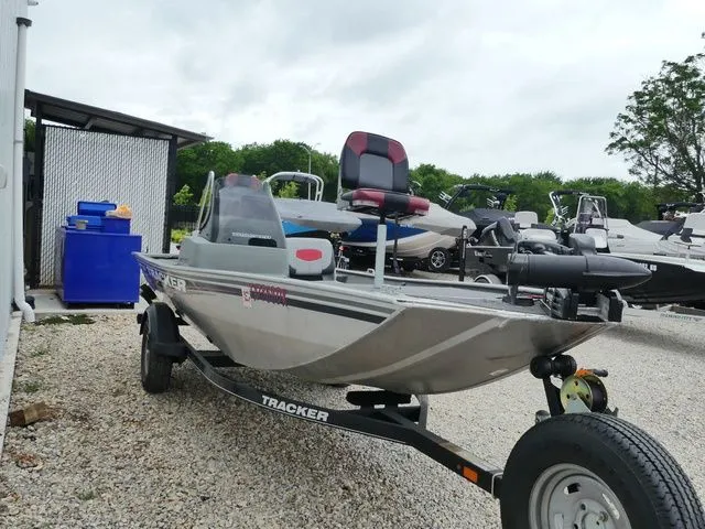 Slide: The Image of Tracker Pro 160 2016 - 4