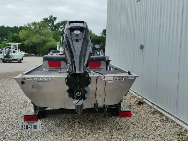 Slide: The Image of Tracker Pro 160 2016 - 6