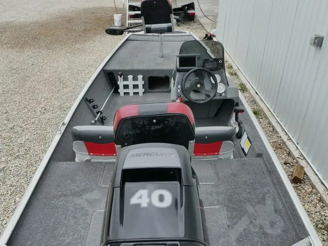 Slide: The Image of Tracker Pro 160 2016 - 9