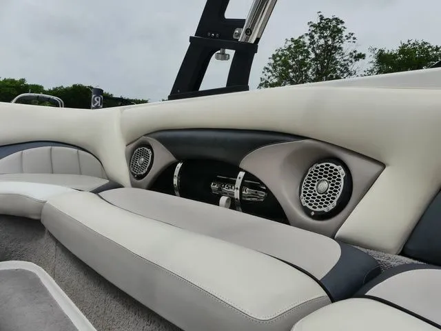 Slide: The Image of Malibu Wakesetter LSV 2011 - 11