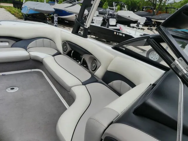 Slide: The Image of Malibu Wakesetter LSV 2011 - 13