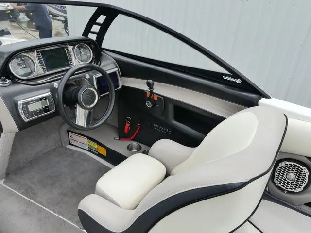 Slide: The Image of Malibu Wakesetter LSV 2011 - 16