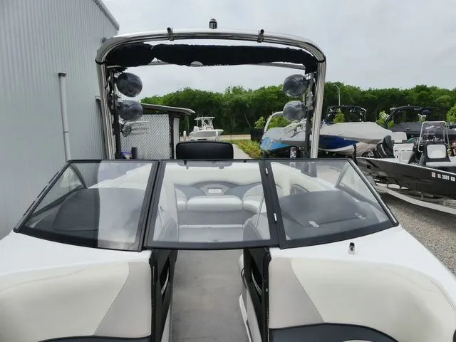 Slide: The Image of Malibu Wakesetter LSV 2011 - 8