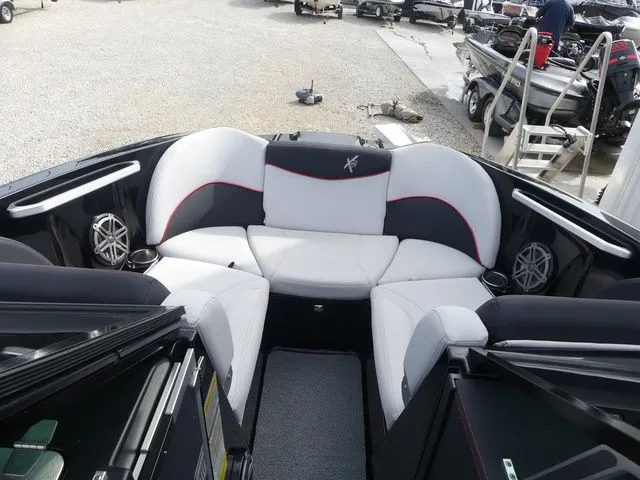 Slide: The Image of MasterCraft X23 CUSTOM 2017 - 11