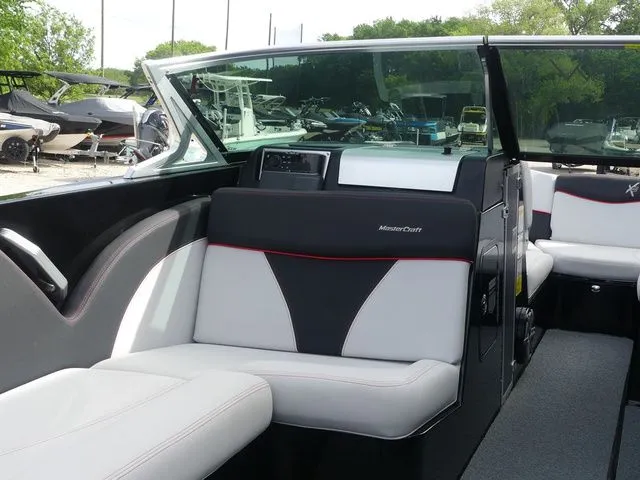 Slide: The Image of MasterCraft X23 CUSTOM 2017 - 20