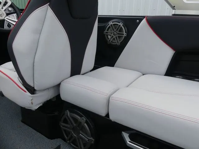 Slide: The Image of MasterCraft X23 CUSTOM 2017 - 30