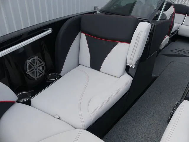 Slide: The Image of MasterCraft X23 CUSTOM 2017 - 9