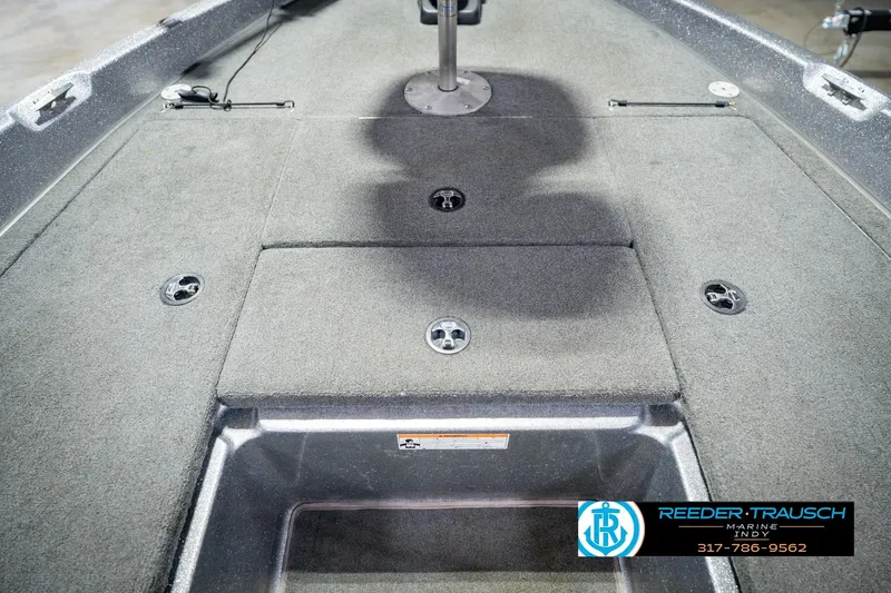 Slide: The Image of 2007 Ranger 188 VS boat deck with carpeted surface and storage compartments. - 26